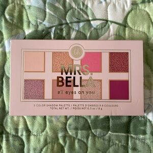 BH Cosmetics Mrs. Bella All Eyes On You eyeshadow palette